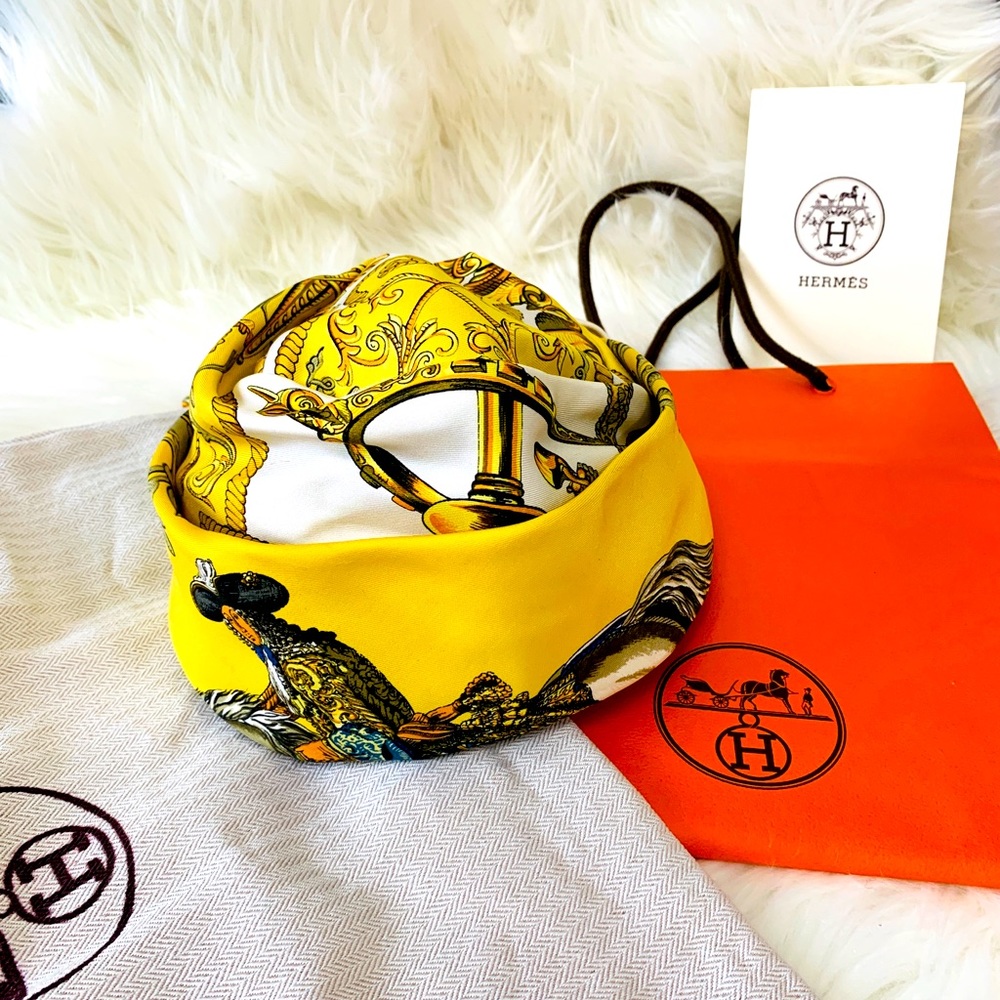 💯 Authentic Hermès Vintage Hat Head Scarf in Silk